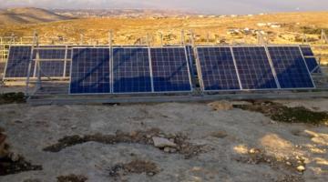 الاحتلال يخطر بإزالة الخلايا الشمسية جنوب الخليل