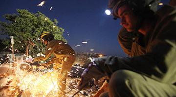 بالصور..العدو يجري مناورة تحاكي سقوط صواريخ كيمائية