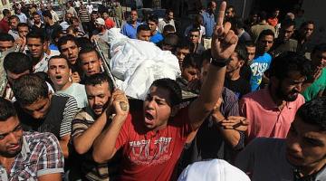 طالبت المقاومة بالرد.. جماهير غزة تشيع جثامين 6 شهداء