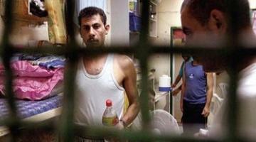 فروانة: الإحتلال لا يزال يحتجز 10 نواب في سجونه