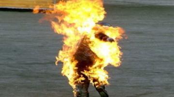 صهيوني يحرق نفسه في القدس المحتلة