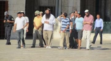 مستوطنون وأجانب يستبيحون المسجد الأقصى