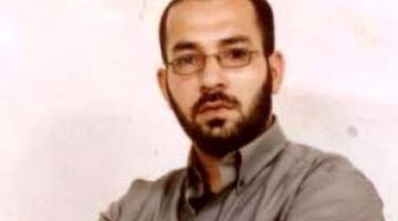 العدو يحتجز والد الأسير القائد بالسرايا مرداوي على معبر الكرامة