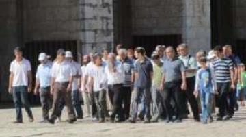 أكثر من 60 مستوطناً يقتحمون المسجد الأقصى