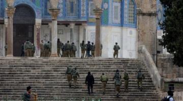 عروس يهودية تؤدي طقوس دينية على أبواب الأقصى