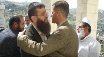 زيارة بيوت الأسرى بالضفة.. رسالة اجتماعية ودينية ووطنية