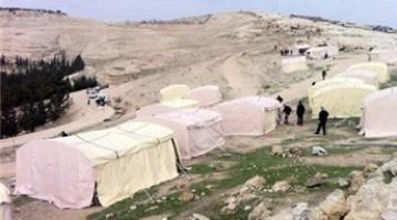 مئات الفلسطينيون يقيمون قرية باب الشمس شرقي القدس