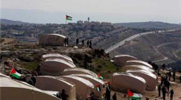 فلسطينيون قرية باب الشمس يتدربون لصد أي هجوم للجيش