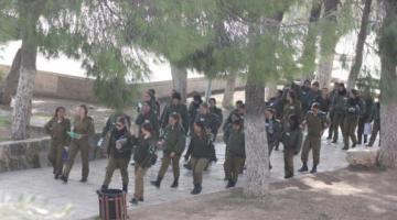 100مجندة صهيونية ينظمن مسيرة عسكرية بالمسجد الأقصى