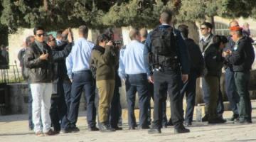 صور.. جنود وضباط صهاينة يقتحمون الأقصى