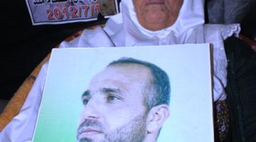 عائلة الاسير الشراونة تضرب عن الطعام تضامنا معه