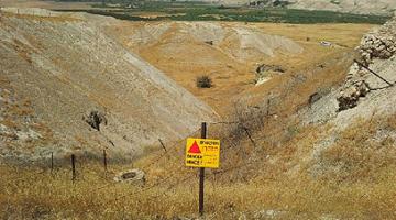 جيش العدو يبدأ بإزالة الألغام بمدينة ايلات للمرة الأولى منذ 1968