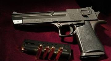 مهاجمة حارس في نتانيا والاستيلاء على سلاحه