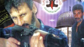 السرايا بـ"لواء الوسطى" تزور عائلتي شهيدين بذكرى رحيلهما