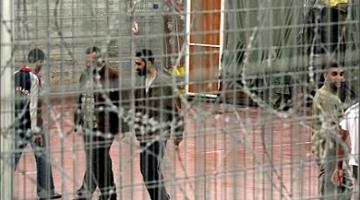 خمسة أسري قدامي ينهون أعوام جديدة خلال نيسان