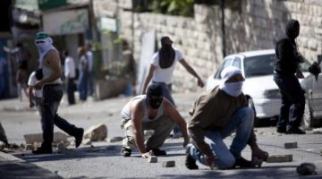 قانون جديد.. عقوبة إلقاء الحجارة تصل 20 عاما