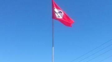 غضب صهيوني من وجود علم للنازية بتل أبيب المحتلة