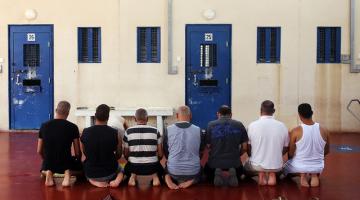 يوم الأسير الفلسطيني.. معطيات وراءها آلاف الحكايات