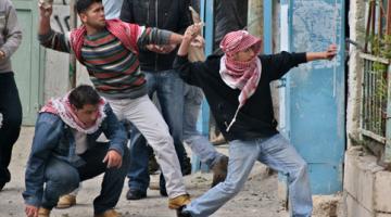 اصابة مستوطن صهيوني بجراح جراء رشقه بالحجارة برام الله