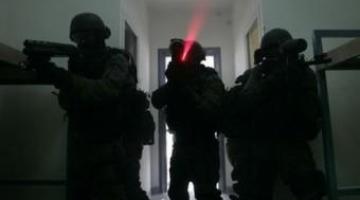 الاحتلال الصهيوني يهاجم الأسري بقنابل الغاز بسجن عسقلان