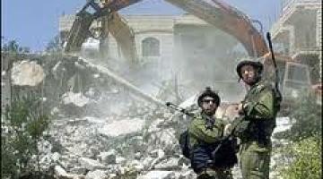 الاحتلال الصهيوني يقوم بهدم منازل قيد الانشاء بالخليل