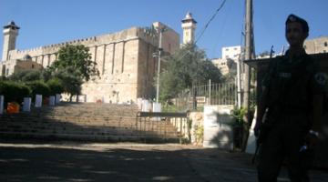 الاحتلال يمنع رفع الآذان بالحرم الإبراهيمي 52 مرة خلال شهر ابريل