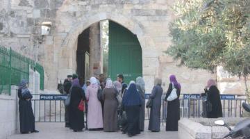 اعتقال طالبة باقتحام مستوطنين ومجندات للمسجد الأقصى