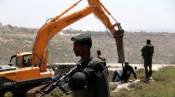 الاحتلال يجبر عائلة فلسطينية على هدم منزلها