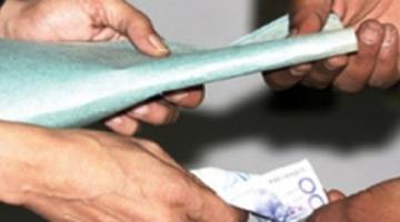 طرق خبيثة .. الموساد الصهيوني يسعى لتجنيد عملاء عرب