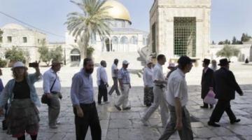 مستوطنون يُصورون اقتحاماتهم للأقصى وينقلونها مباشرة