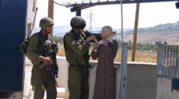 العدو يعتقل فتاة بدعوى محاولتها طعن صهاينة قرب الحرم الابراهيمي