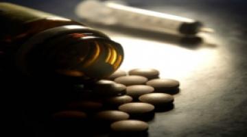 عبر عملاء هاربين .. المخابرات الصهيونية تدفع بالمخدرات لغزة