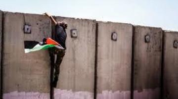 مواطنون ينجحون في إحداث ثغرات في جدار الفصل العنصري بالقدس