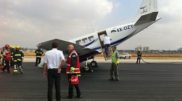 هبوط اضطراري لطائرة خفيفة في مطار اللد