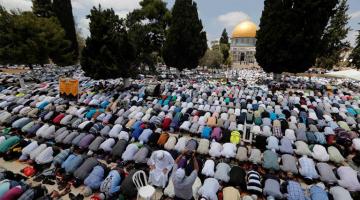 الاحتلال يمنع الرجال دون الـ50 عاما من دخول الأقصى