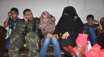 المحرر "إياد أبو خضير" يعيش فرحة العيد مع أسرته للمرة الأولى منذ 8 أعوام