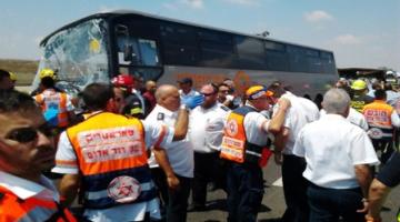 مقتل 4 صهاينة وإصابة العشرات في حادث سير مروع