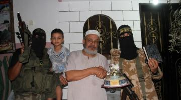 (صور) السرايا بـ"كتيبة حطين" تزور ذوي شهدائها بمناسبة العيد