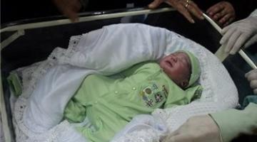 أسير من نابلس يرزق بمولود من نطفة مهربة من داخل السجن