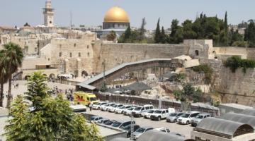 الاحتلال يبني منصة لصلاة اليهوديات قرب حائط البراق