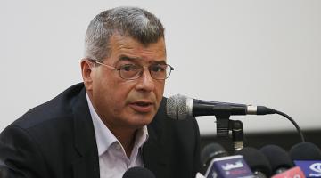 قراقع يحذر من انفجار داخل سجون العدو