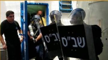 توتر في 'النقب' بسبب تعمد الإهمال الطبي وتفتيش ذوي الأسرى أثناء الزيارة