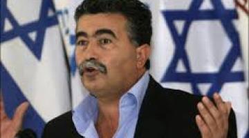 بيرتس يشن هجوما حادا على نتنياهو ويهدد بالاستقالة