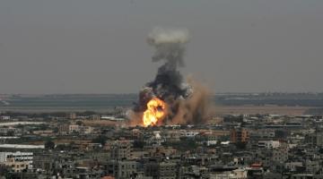 الاحتلال يستهداف حدود قطاع غزة بالمدفعية والطيران الحربي