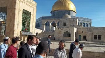 نائب رئيس "الكنيست" يقتحم الأقصى برفقة عدد من الصهاينة