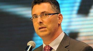 وزير داخلية العدو يفجر قنبلة سياسية بنيته الاستقالة من منصبه