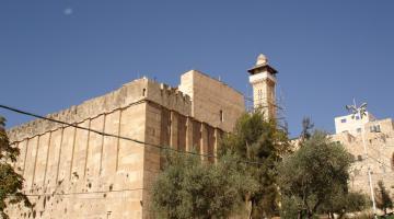 الاحتلال  يمنع الأذان في الحرم الابراهيمي 60 مرة الشهر الماضي