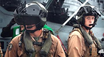 الكيان سيزود أمريكا بخوذ لطائرات الأباتشي