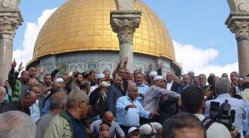 رباط فلسطيني بالأقصى وإجراءات صهيونية على أبوابه