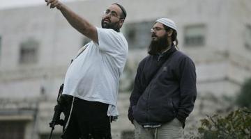 مستوطن يزعم: مجموعة من الفلسطينيين كادوا يقتلونني